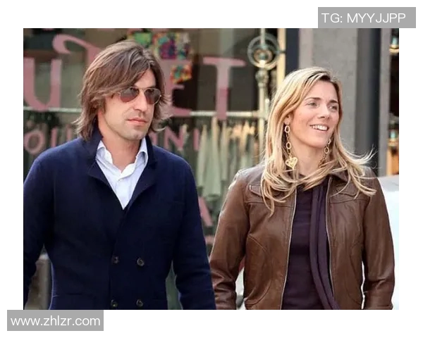 当足球球星的女朋友：光鲜背后的挑战与甜蜜生活